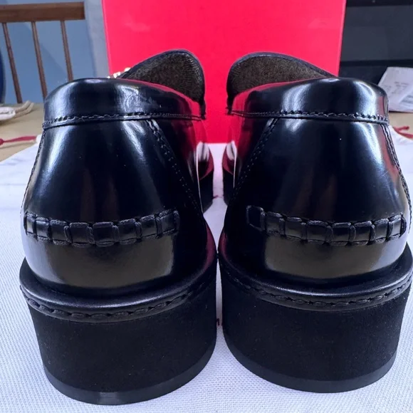 FERAGAMO Ofelia Lug Black Leather Loafers - Picture 6 of 14